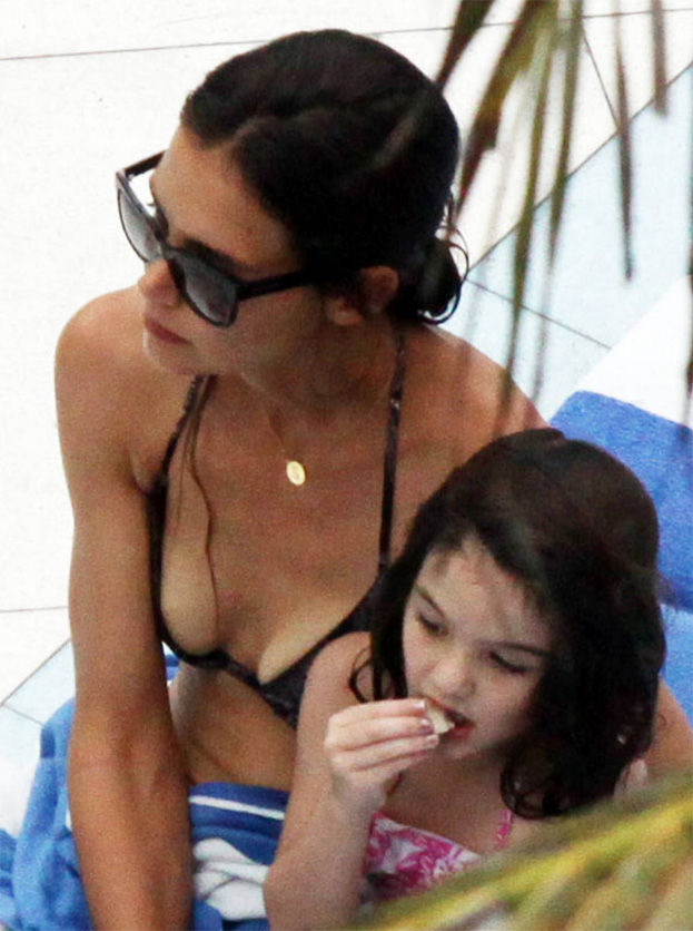 Wychudzona Katie Holmes! (PRZESADZIŁA?)