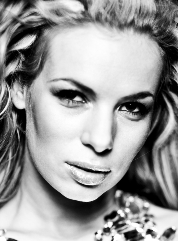Janachowska rozebrała się w Playboyu! (FOTO)