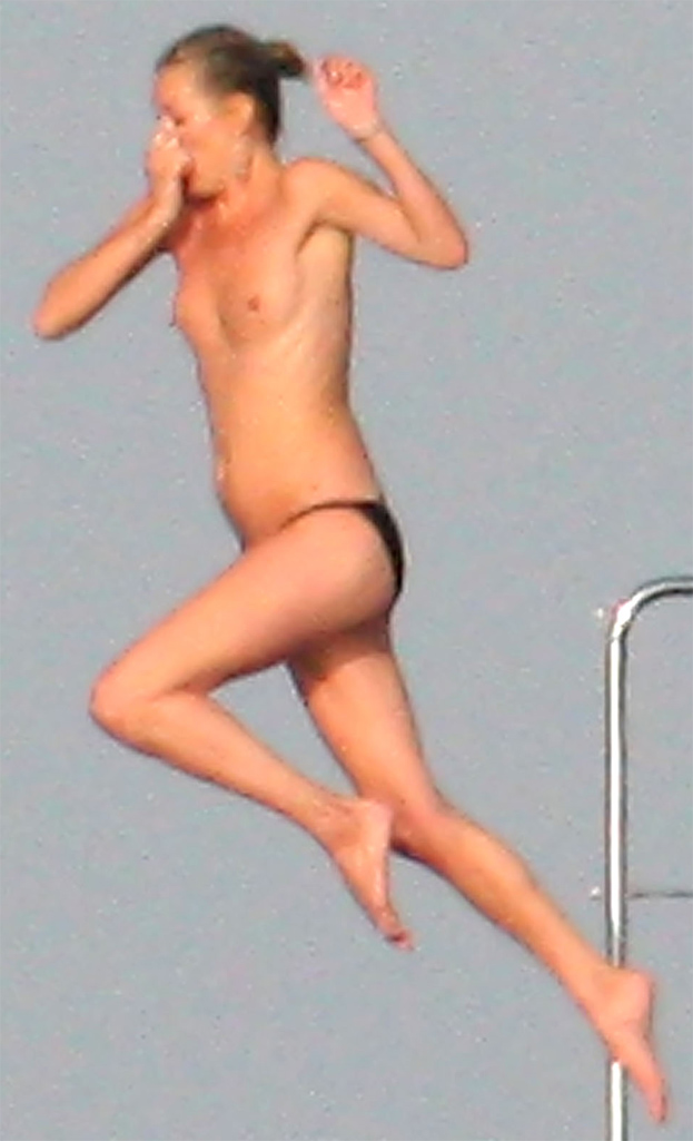 Kate Moss TOPLESS na jachcie! (FOTO)